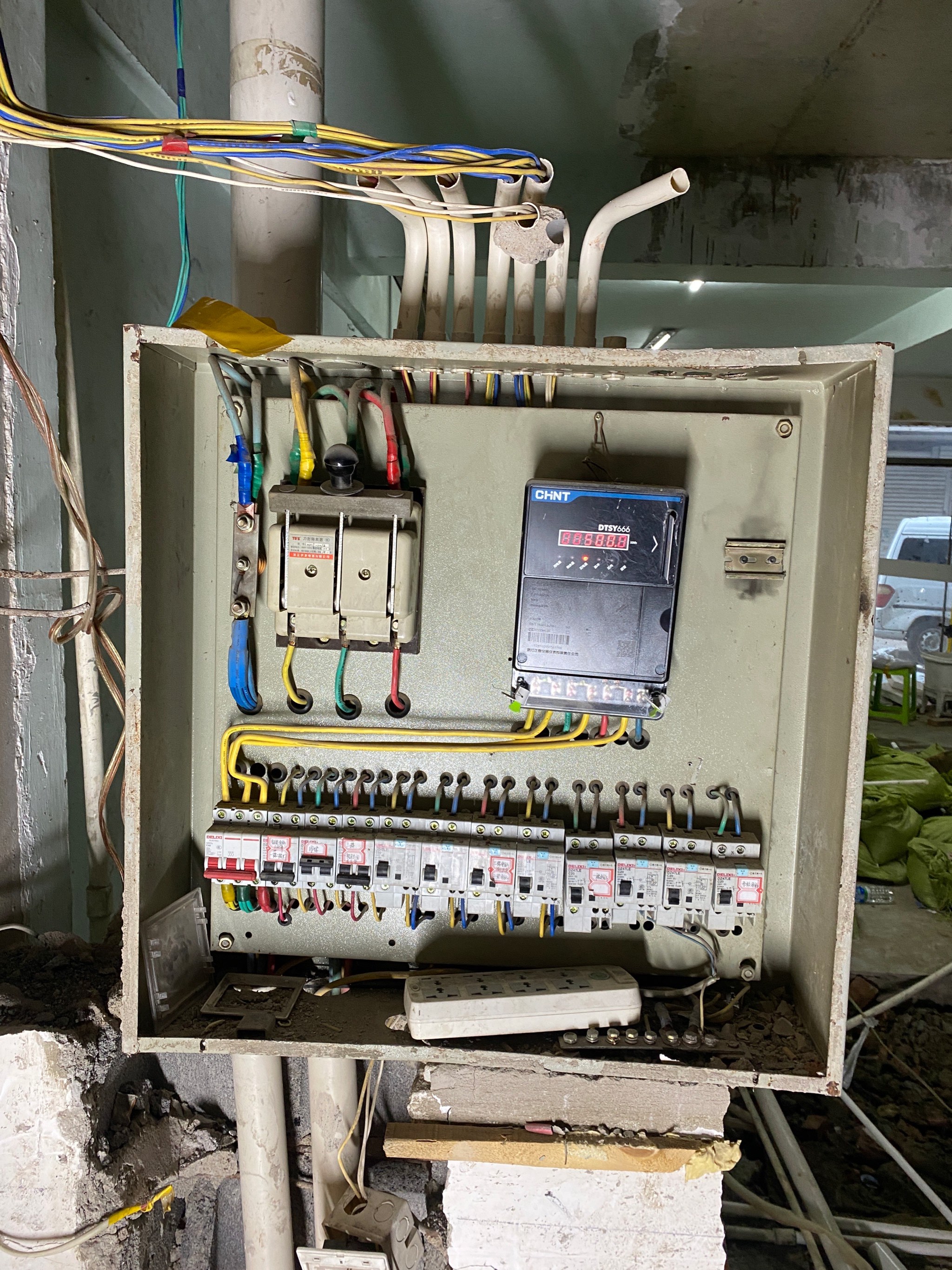 智能电表在工厂生产线的能耗监控